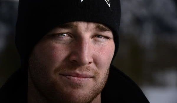 Article Caleb Moore Entre La Vie Et La Mort 114890421