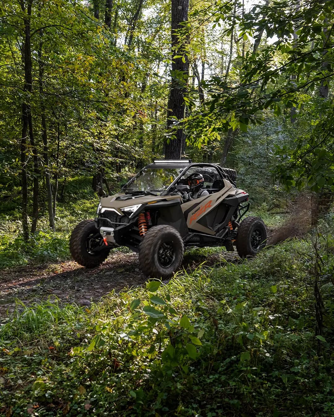 Can-Am Maverick vs Polaris RZR : quel buggy sport choisir pour un usage intensif ?